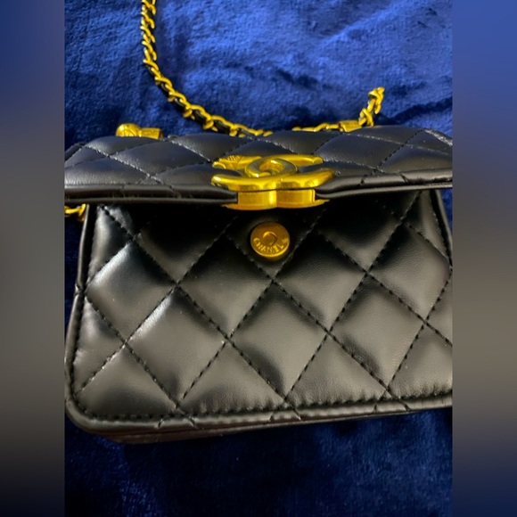 Beaute CC VIP Gift Make-up Crossbody Bag - Picture 3 of 7